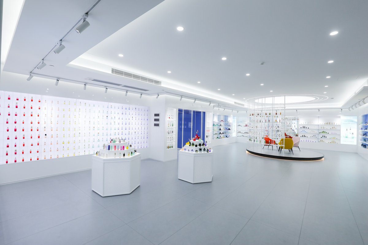 Showroom shelves