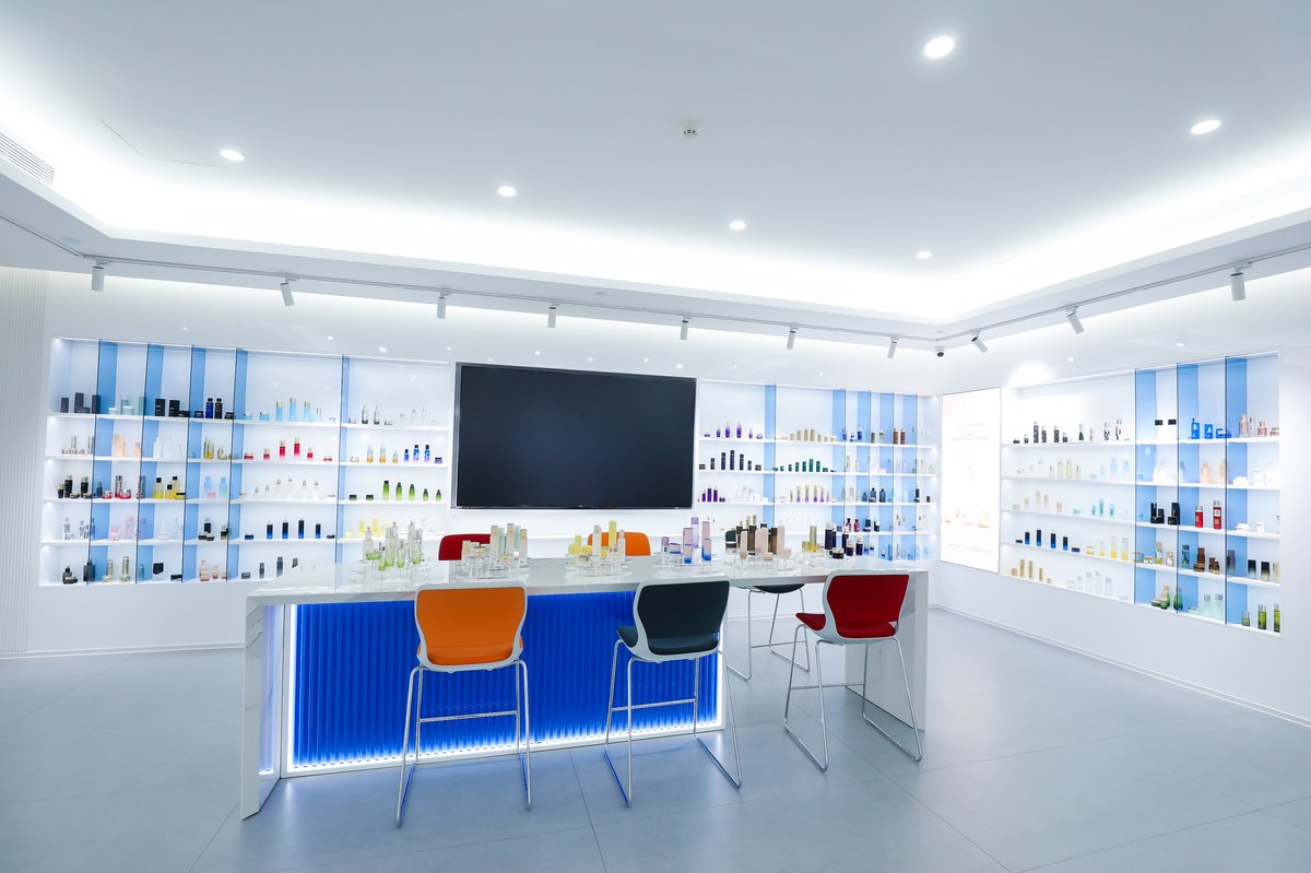 Showroom product tables